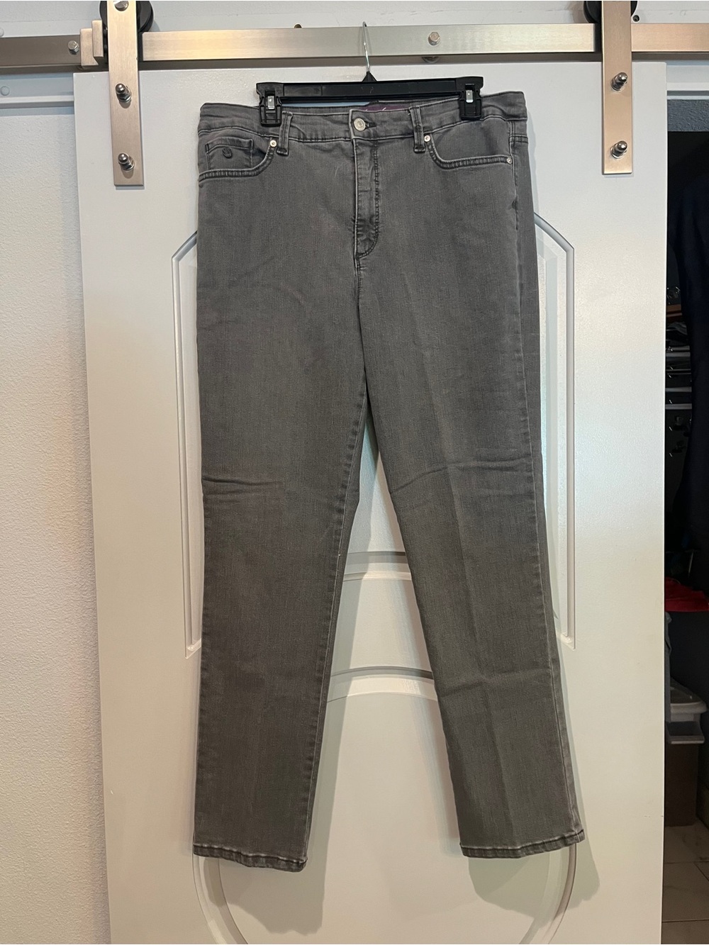 Gloria Vanderbilt Amanda 2.0 Gray Straight Leg slim Jeans. GUC!